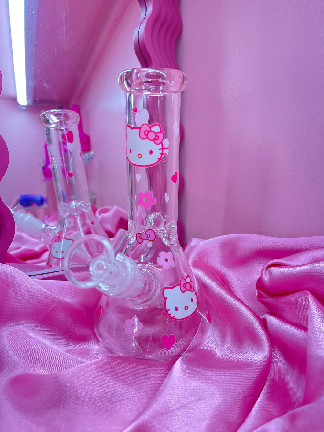 HK FACES BONG